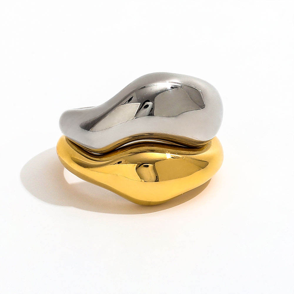 Eterna Gold Band Ring