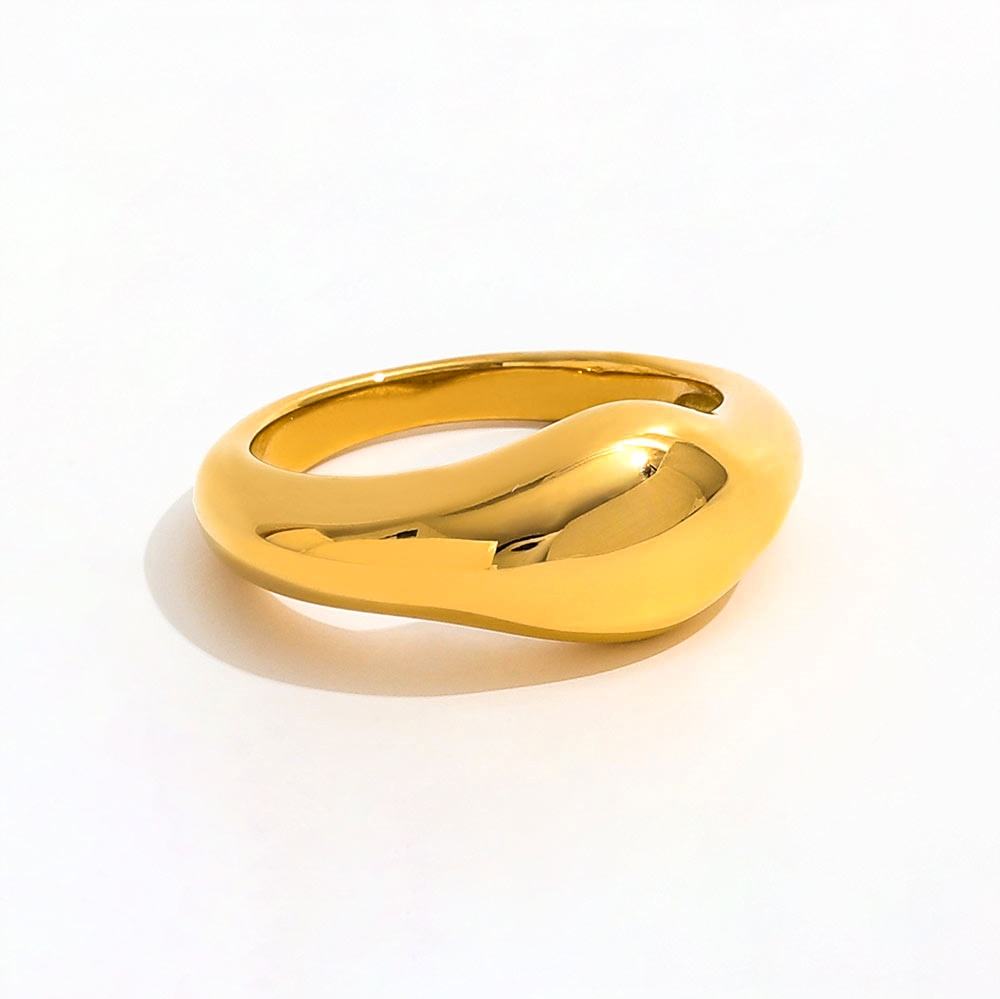 Eterna Gold Band Ring