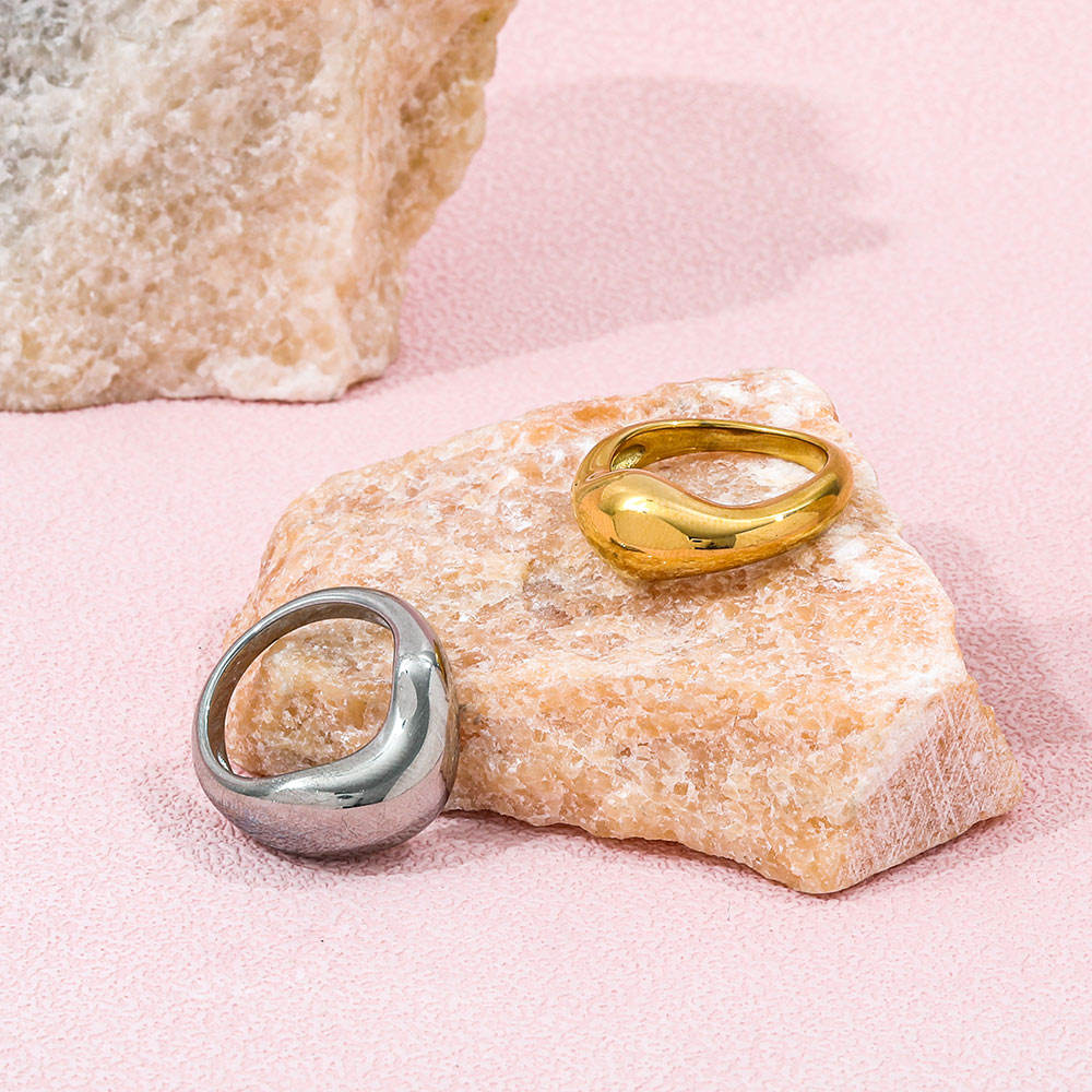 Eterna Gold Band Ring