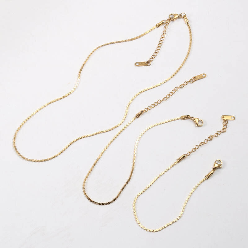 Velin Curve Necklace