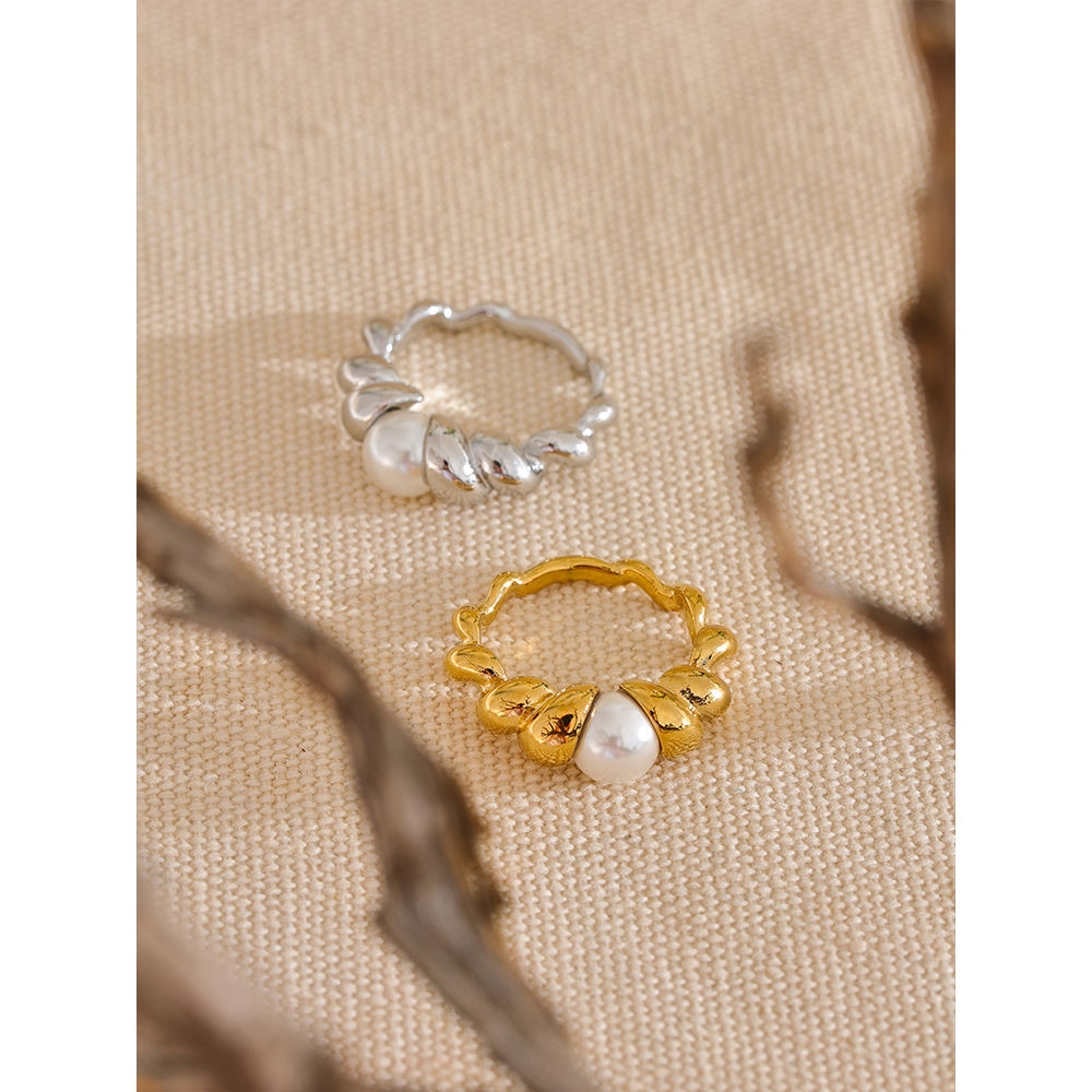 Twista Pearl Geometric Ring