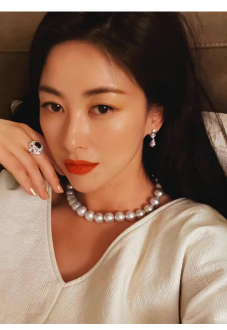 Lustrous Shell Pearl Necklace