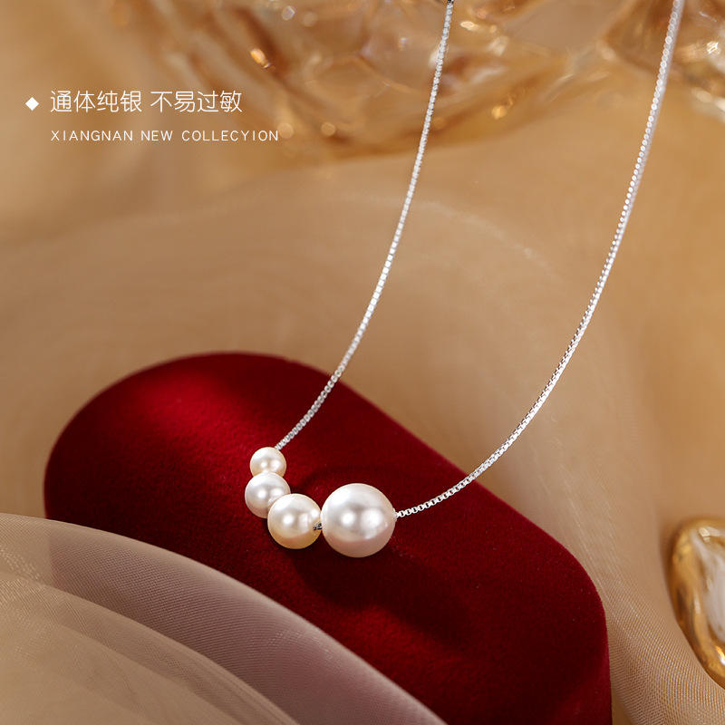 Niche Pearl Choker Necklace