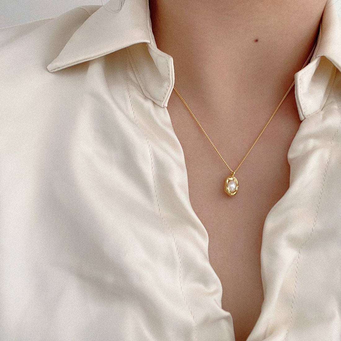 Geometric Pearl Chain Necklace