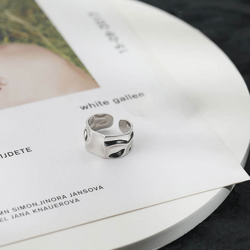 Luna Hollow Curve Ring